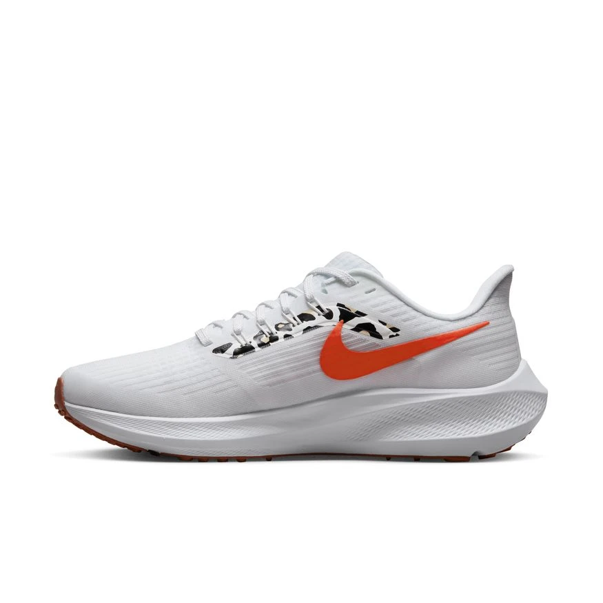Nike Women's Air Zoom Pegasus 39 (100 - White/Team Orange/Platinum Tint) 2 Nike Women's Air Zoom Pegasus 39 (100 - White/Team Orange/Platinum Tint) - Image 2