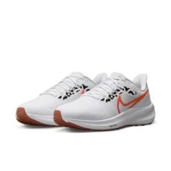 Nike Women's Air Zoom Pegasus 39 (100 - White/Team Orange/Platinum Tint) 8 Nike Women's Air Zoom Pegasus 39 (100 - White/Team Orange/Platinum Tint) -Fashion Shoes BA763B2E 1C30 4545 BE17 CC0E11D53F69